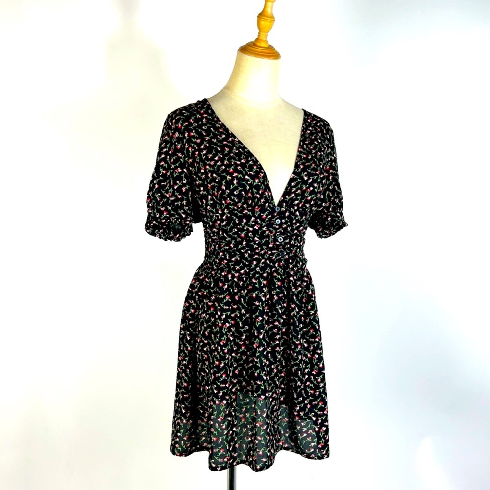Urban Outfitters puff sleeve floral dress